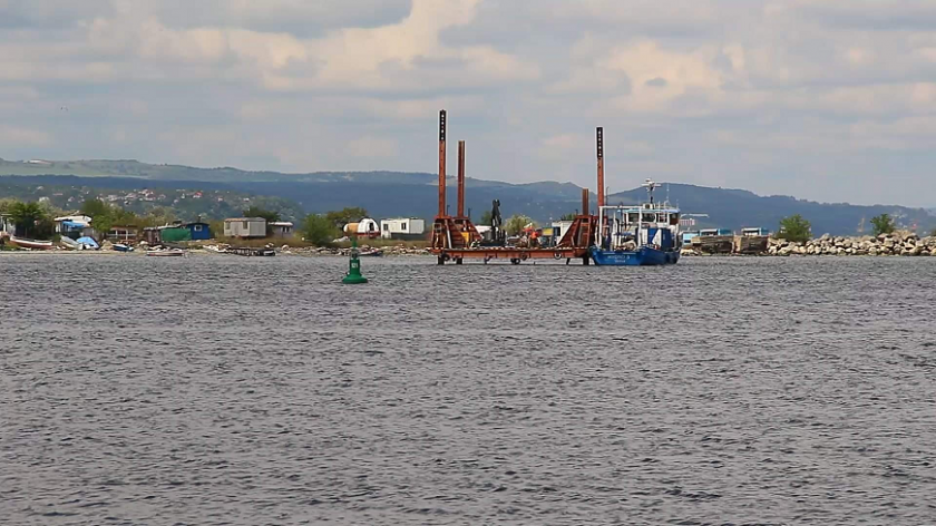 Отново теч на отпадни води във Варненското езеро