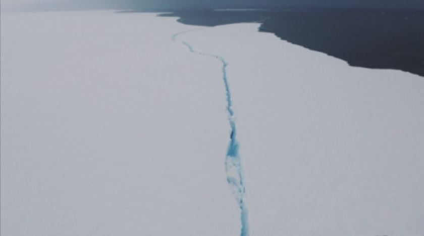 големият айсберг света път разпадне