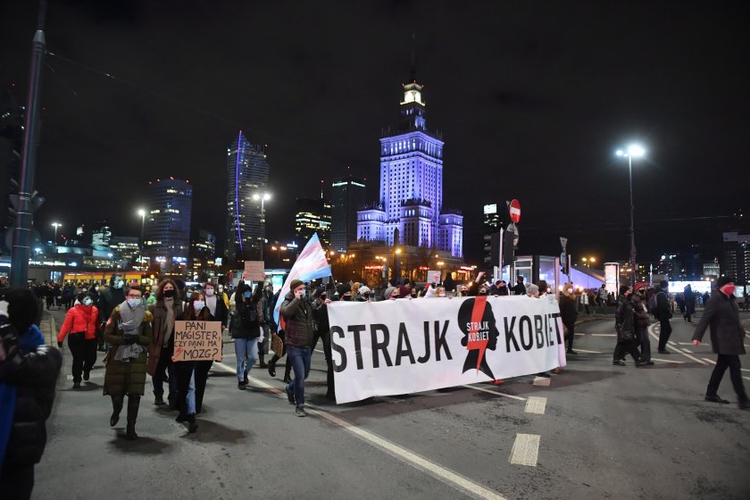 Масови протести в Полша заради забраната за аборти