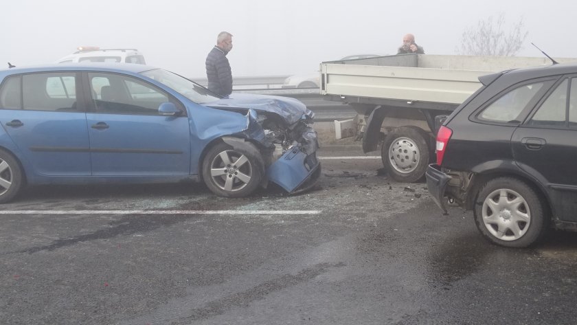 10 автомобила във верижна катастрофа на АМ "Струма" (СНИМКИ)