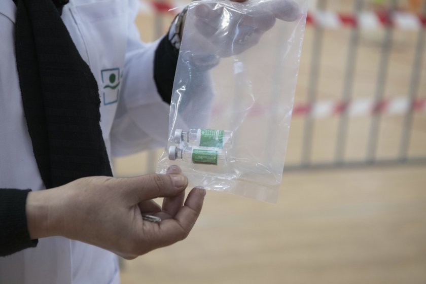 Група в Китай е продавала физиологичен разтвор вместо ваксини срещу коронавирус