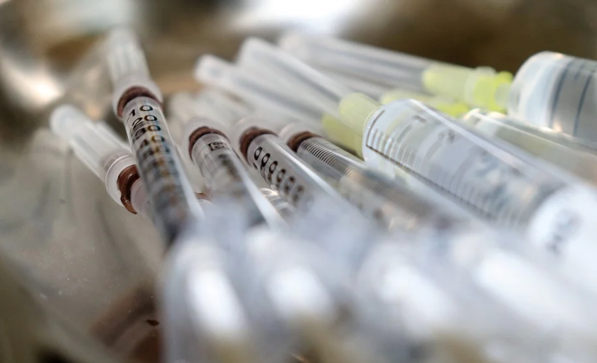 Великобритания започва изпитания на комбинация от ваксини