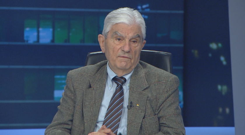 Акад. Петрунов: Не трябваше да отварят спортните центрове и моловете