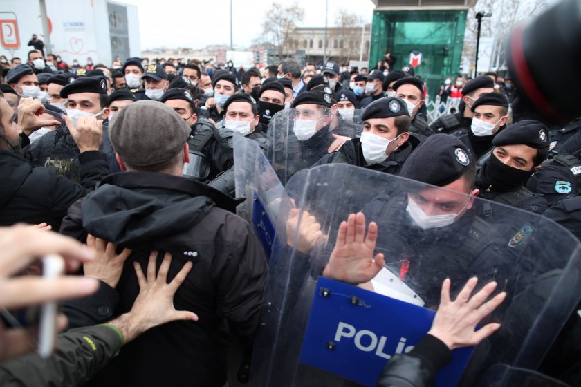 300 арестувани студентски протести турция