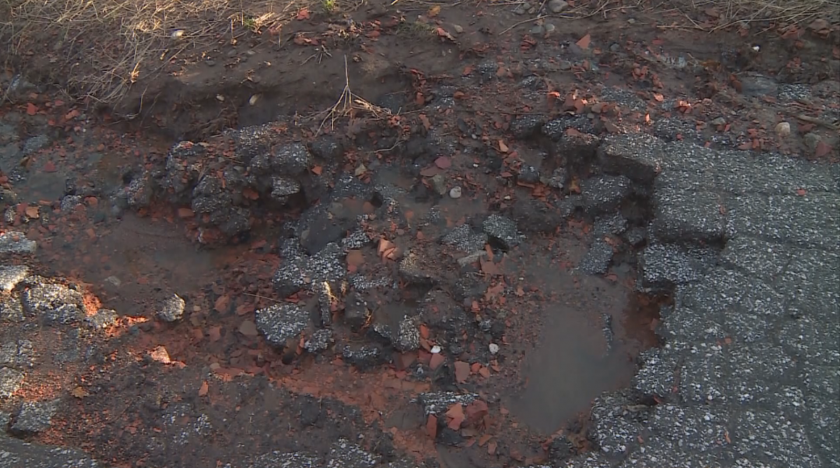 Зрители на БНТ сигнализираха за опасен път в община Симитли