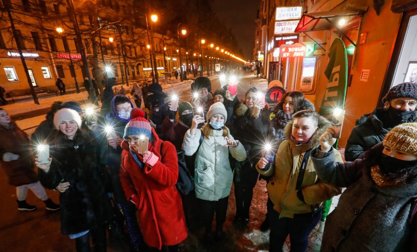 Демонстрации със светещи телефони в подкрепа на Навални в Русия