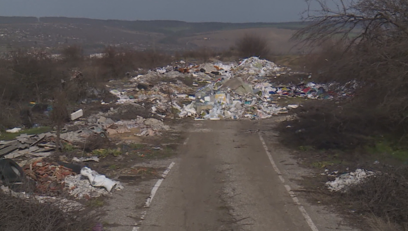 Огромно сметище изникна за дни в Разград