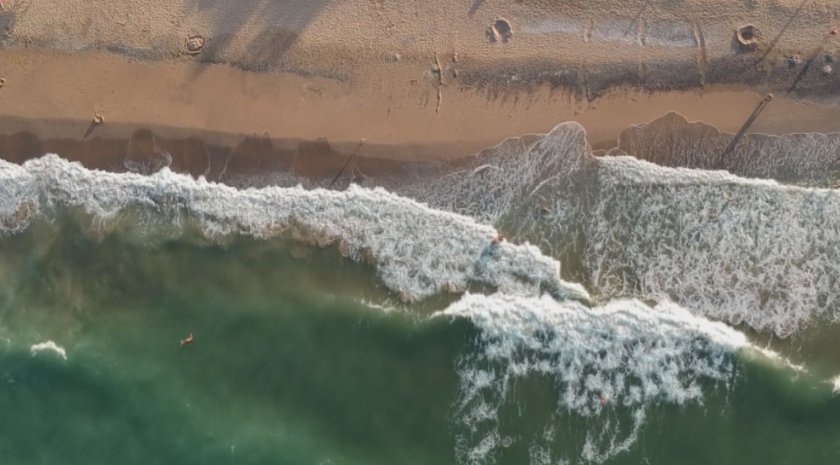 Всяка зима морето "изяжда" част от пясъчната ивица. Кои са най-критичните места?