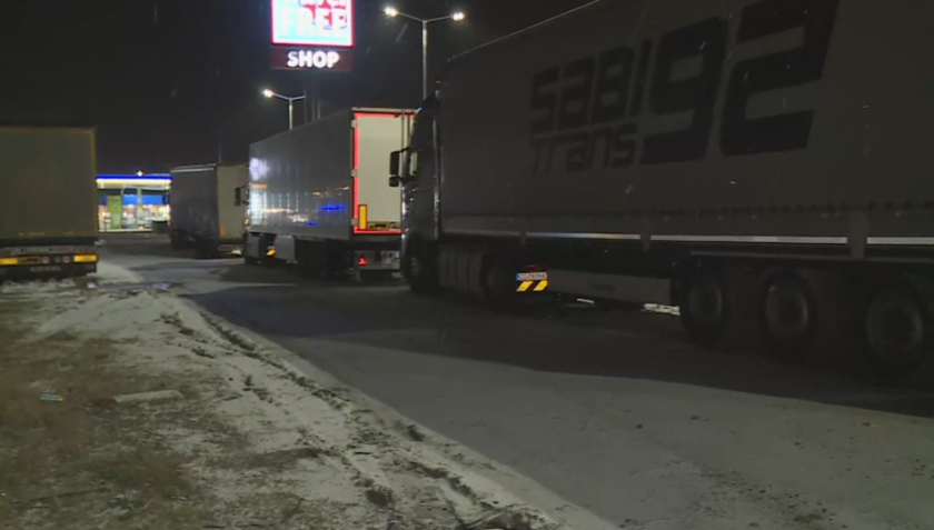 Десетки шофьори на камиони най-вероятно ще изкарат нощта на пункта "Кулата - Промахон"