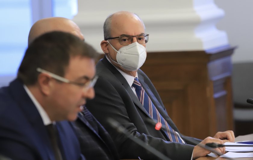 Предлагат да започне фаза 4 на ваксиниране - на възрастни и хора с хронични заболявания