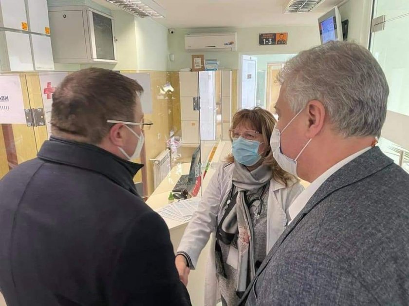 здравният министър директорът пирогов отговаряха въпроси желаещи ваксинират