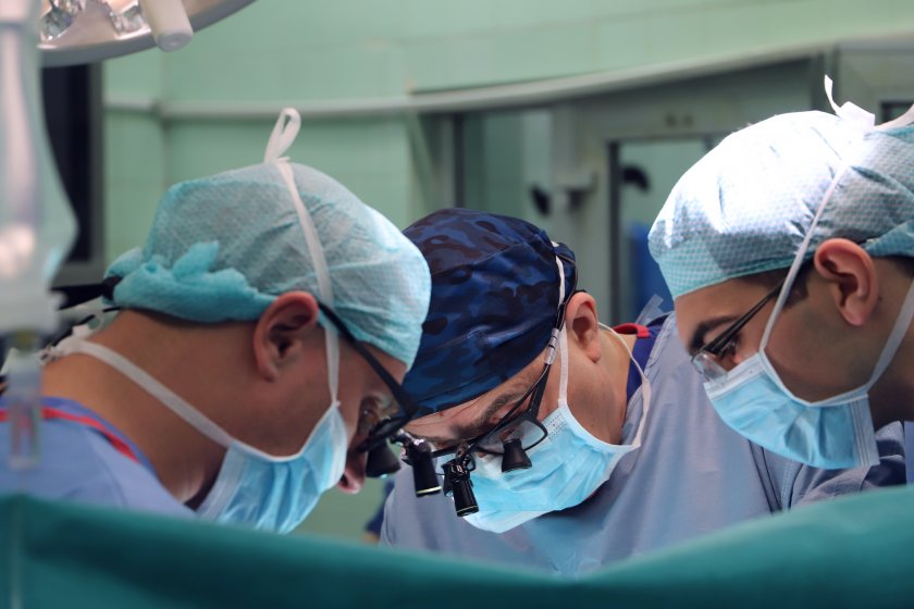 COVID-19 намали операциите в 3 ключови области в медицината