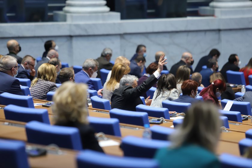 парламентът отхвърли искането борисов фандъкова бъдат изслушани заради загиналото токов удар момче