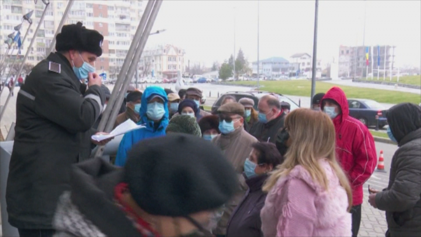 Опашки за ваксиниране в Румъния