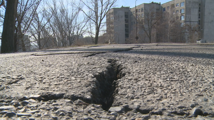 Голямо свлачище подкопа важна улица в Бобов дол
