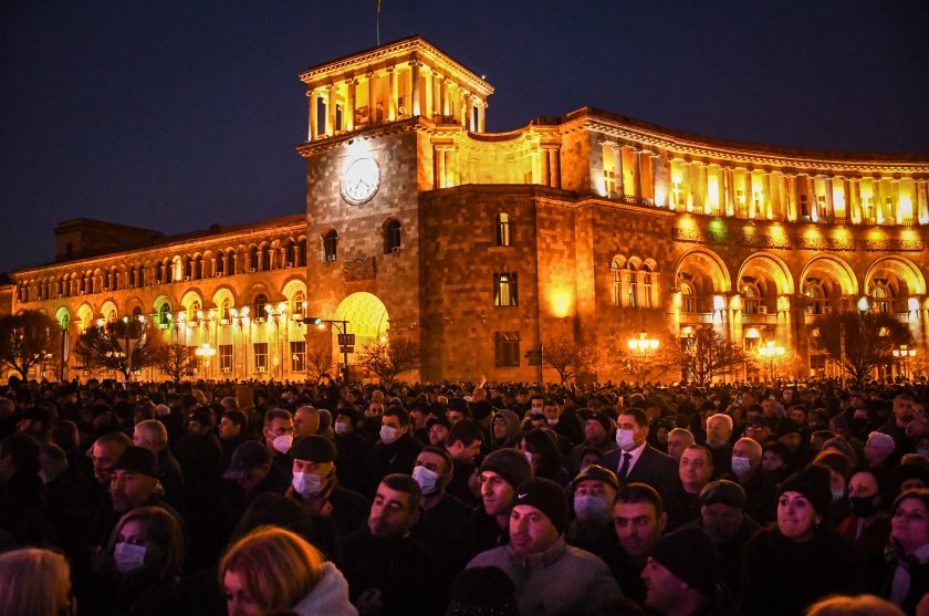 президентът армения обсъди опозицията изхода кризата
