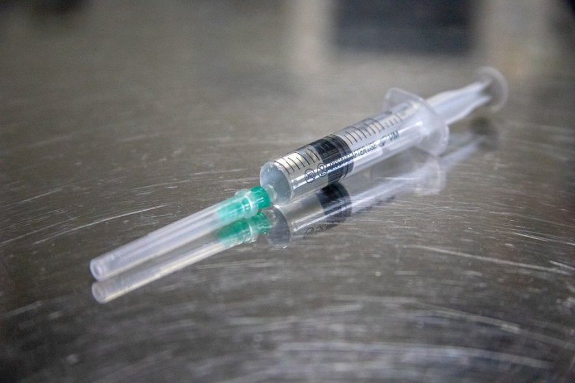 интерпол конфискува хиляди дози фалшиви ваксини юар китай