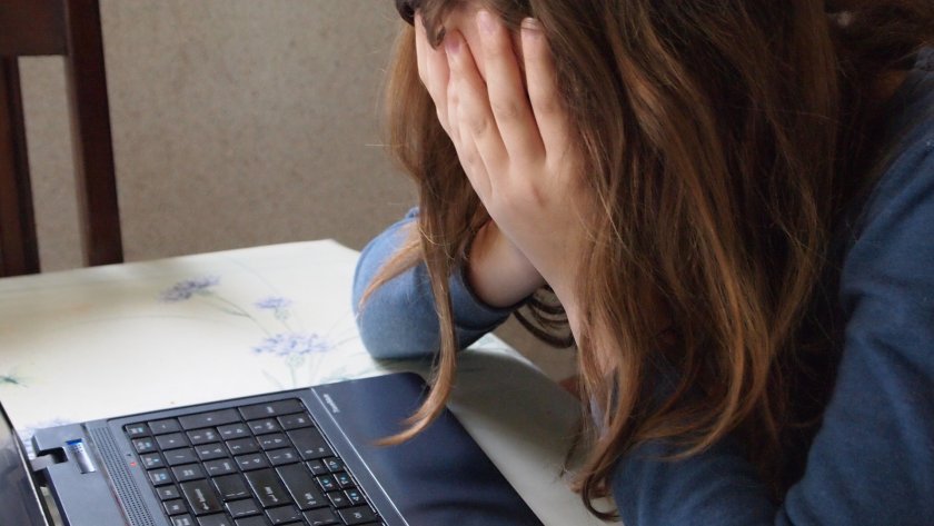 Продължават проверките по случая с пияните ученички, колабирали на онлайн урок