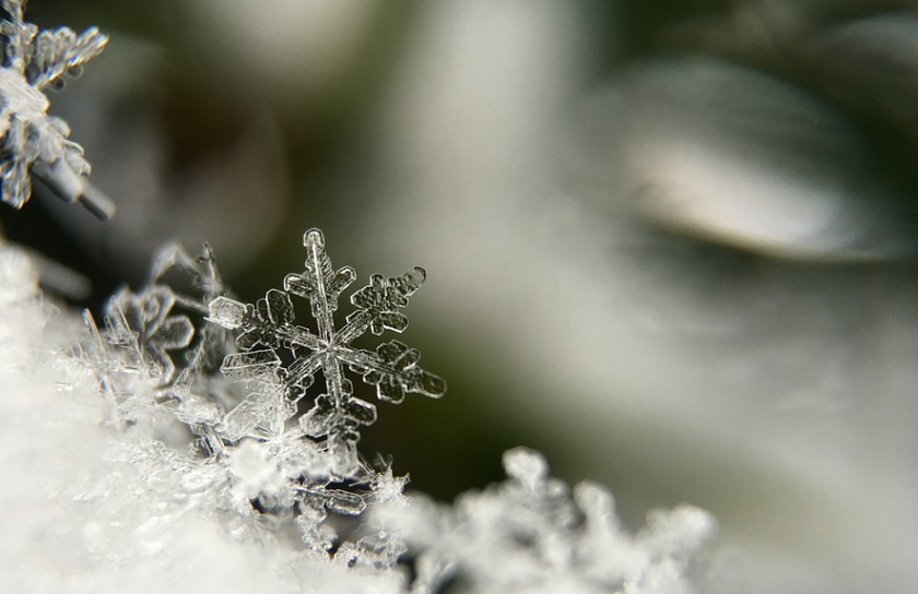 В близките часове дъждът почти навсякъде ще премине в сняг