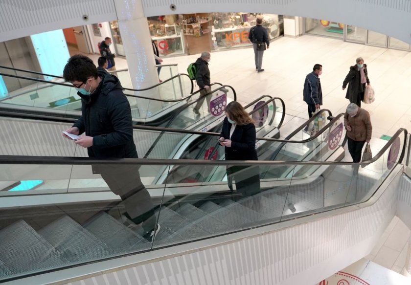 Масови проверки в молове, търговски обекти и ресторанти в столицата.До