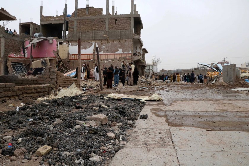 кола бомба уби рани десетки западен афганистан