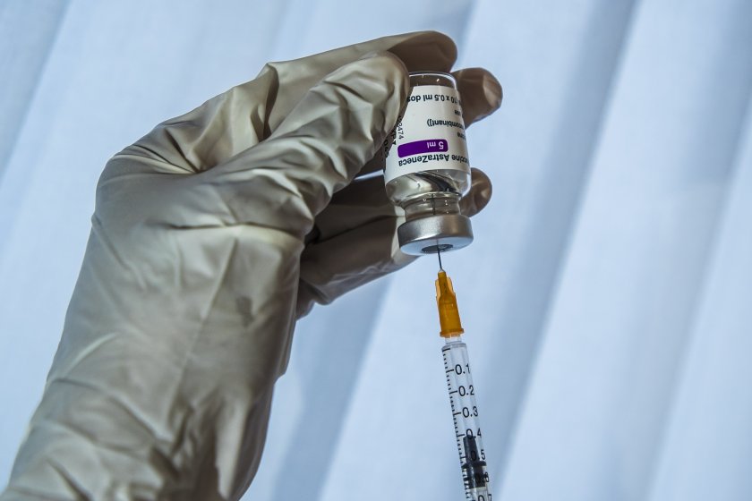 ирландия спира временно ваксината астра зенека