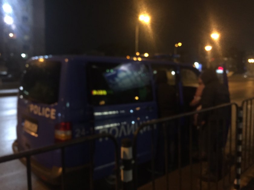 Столичната полиция задържа тази вечер 21 нелегални мигранти и трима