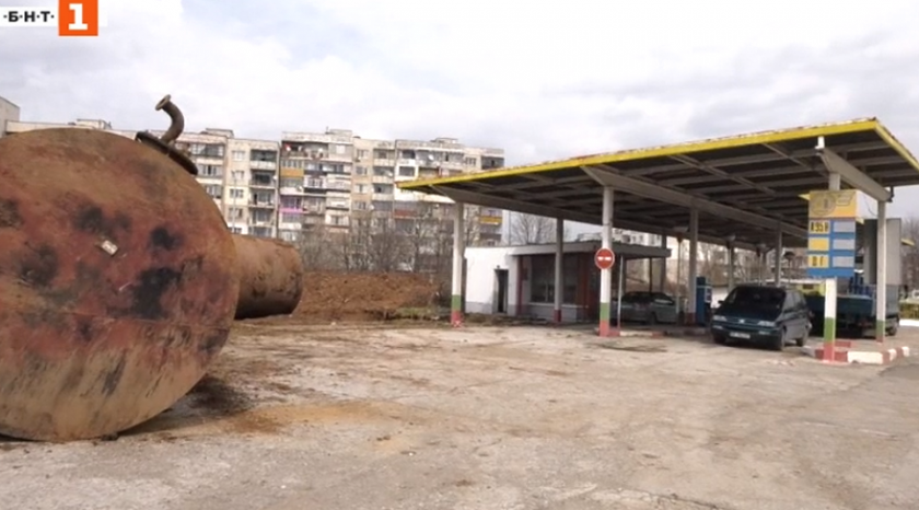 Избухна цистерна на стара бензиностанция във Враца