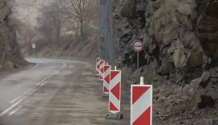 Предната нощ скална маса се срути в Искърското дефиле в