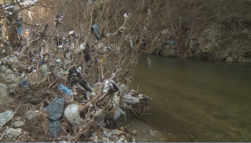 Кметът на село Елешница: Незаконни сметища край река Места няма