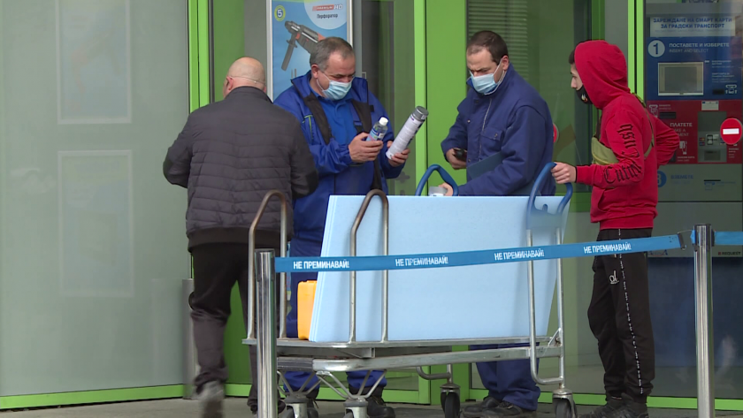 Наплив в големите магазини над 300 кв/м в деня преди