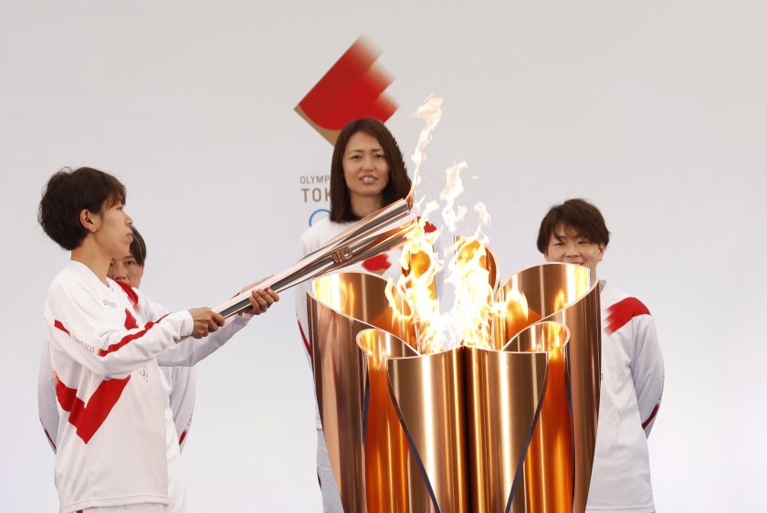 Запалиха Олимпийския огън за игрите в Токио (Снимки)
