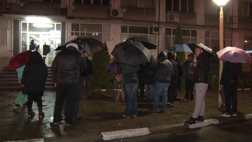 Жители на Казанлък протестираха пред сградата на полицията в града