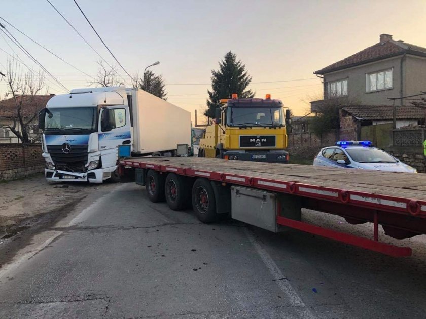 Временно е спряно движението по пътя Велико Търново &ndash; Русе,