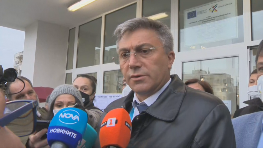 Председателят на ДПС Мустафа Карадайъ упражни правото си на глас.Надявам