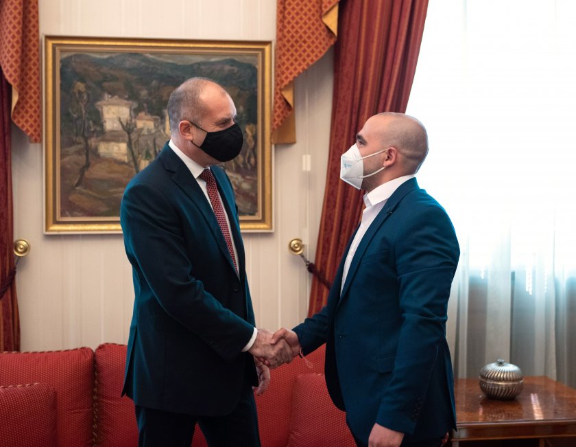 Президентът Радев подкрепи инициативата "Изпрати българска книга в Македония"