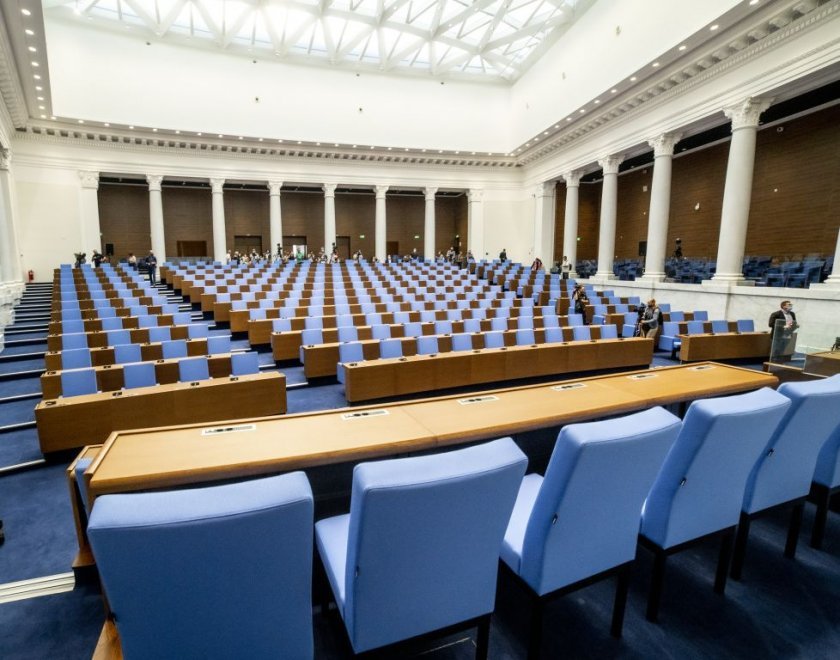 7 партии влизат със сигурност в новия български парламент. Това