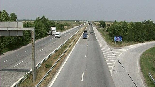 Два тежкотоварни автомобила са се сблъскали в района на 7-ми