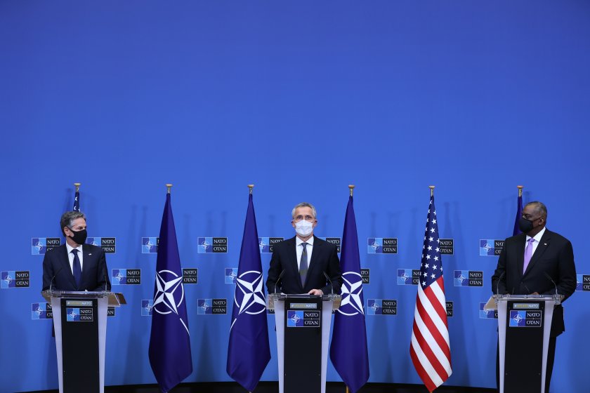 Съюзниците от НАТО взеха решение за постепенно изтегляне на контингентите