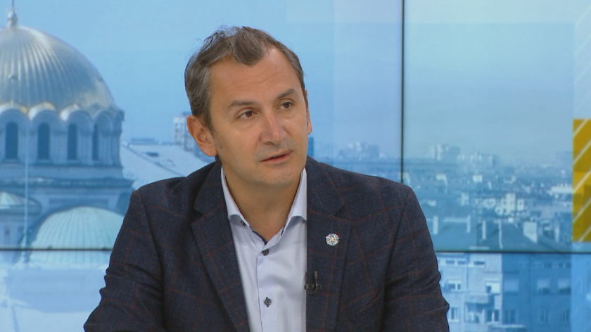 Михаил Околийски: Не може да бъде поставена втора доза от различна ваксина