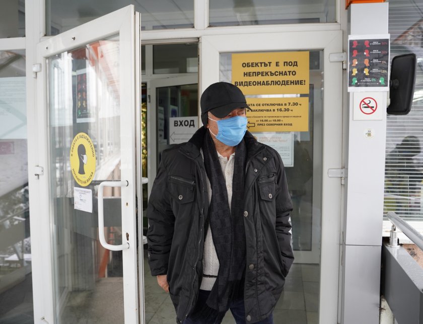 В "Св. Иван Рилски" по телефона записват за ваксинация хора над 65 г.