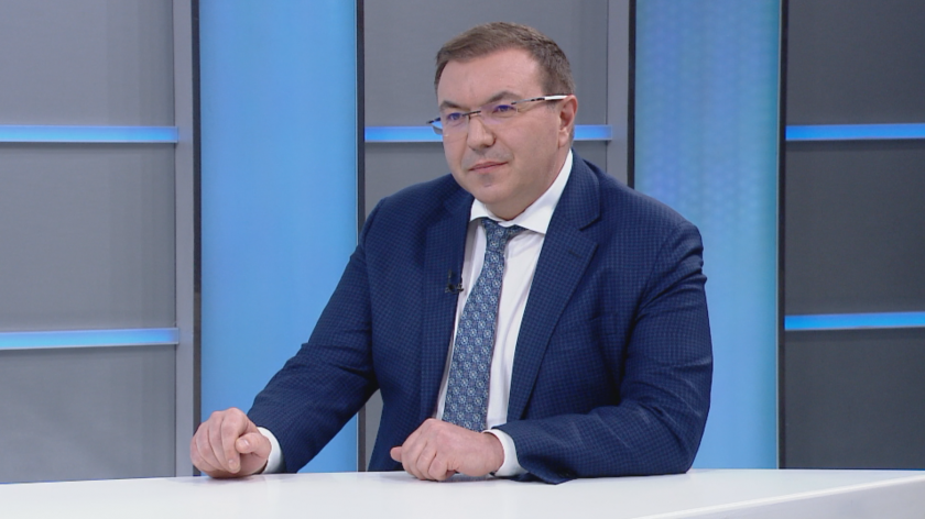 Водим с едни гърди в надбягването с коронавируса. Вече сме