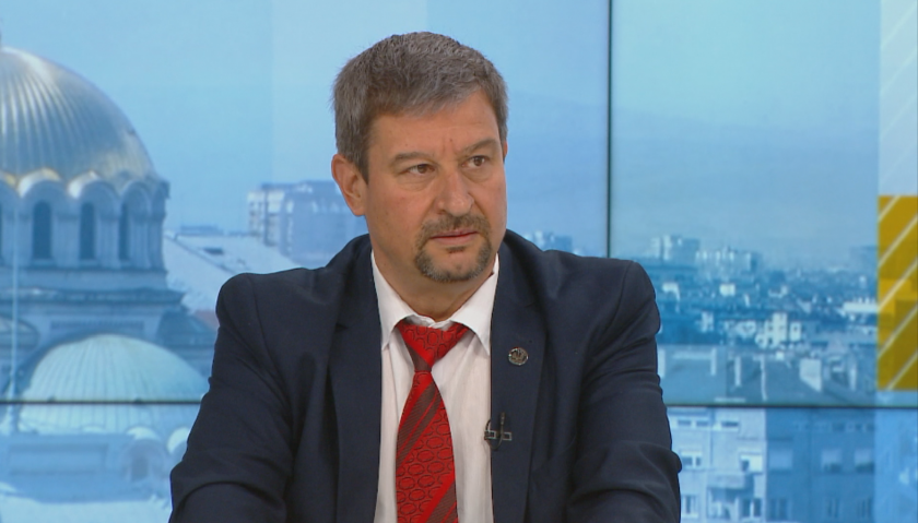 Няма принцип, по който да бъде редуциран материалът за матурите