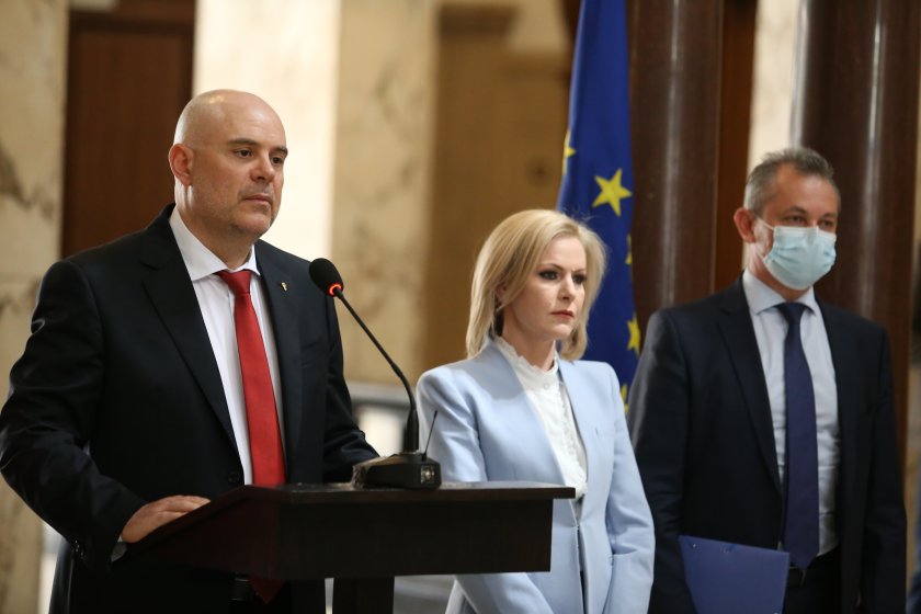 Шестима руски граждани са заподозрени за взривове в заводи и