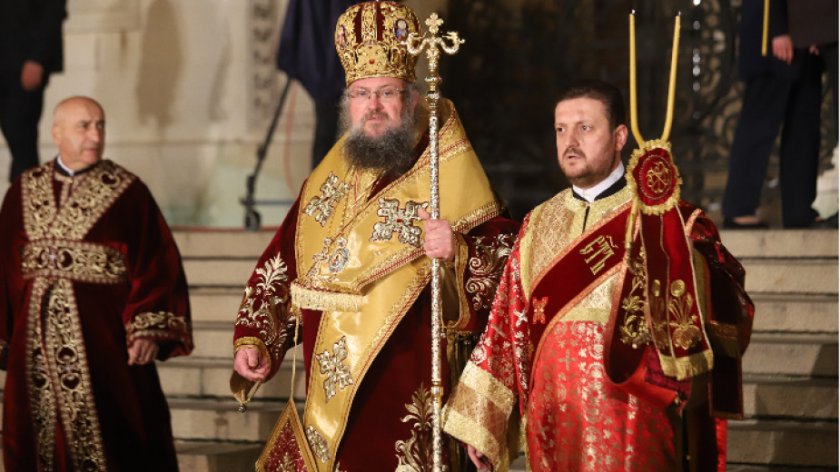 врачанският митрополит григорий възвести христовото възкресение катедрала александър невски