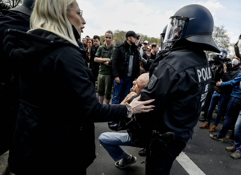 сблъсъци полиция демонстранти берлин протест строгите мерки