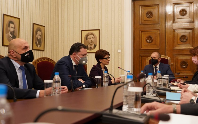 Президентът Румен Радев провежда консултации с представители на всички парламентарни