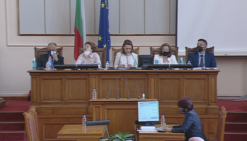 Повече от час отделиха депутатите, за да гласуват дневния ред