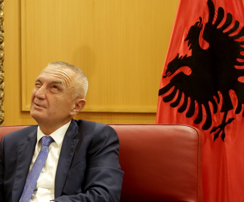 илир мета остава президент албания края мандата