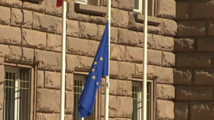 деня европа издигнаха знамето президентството